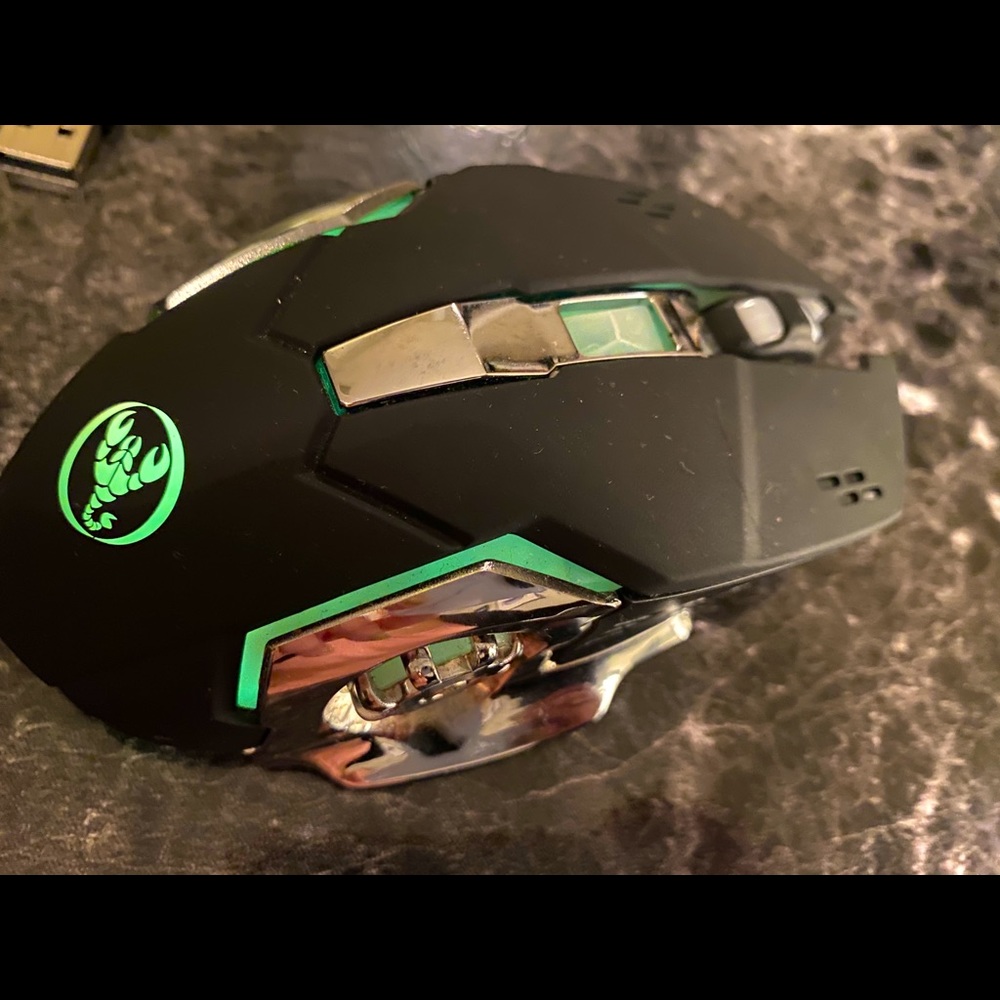 ⚡️ Wireless Color Changing Gaming Mouse ⚡️ - Picture 3 of 12